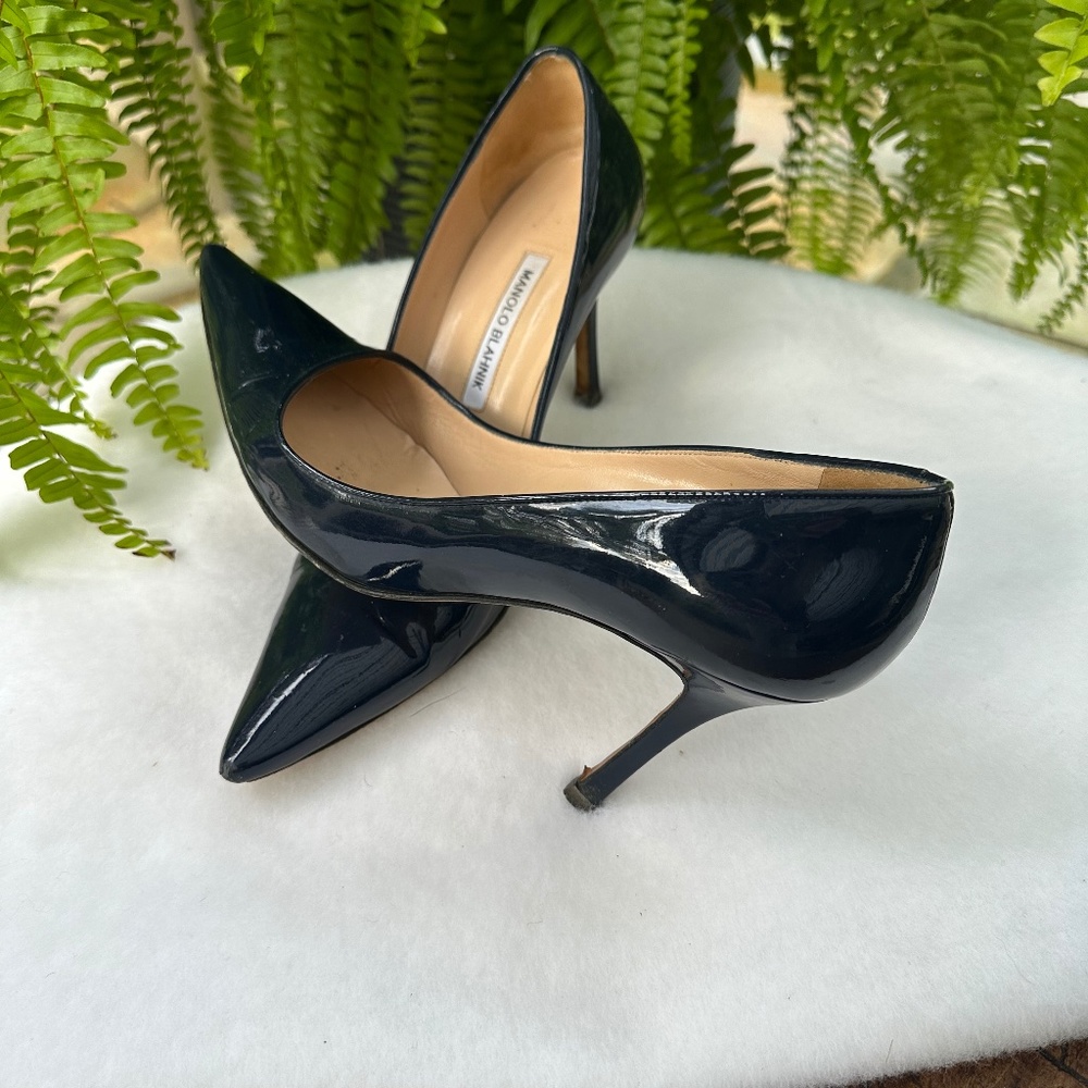 Manolo Blahnik Blue Navy Patent Pumps size 39.5 / US 8.5 - 9
